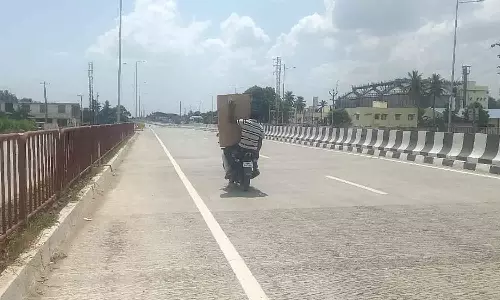 4 வழி சிமெண்டு சாலையால் அனல் பறக்கும் வெப்பம்