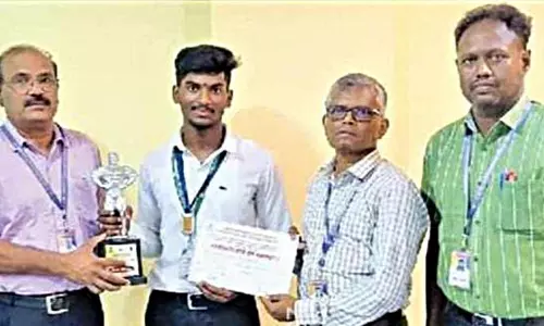 பி.எஸ்.ஆர். கல்லூரி மாணவர் சாதனை