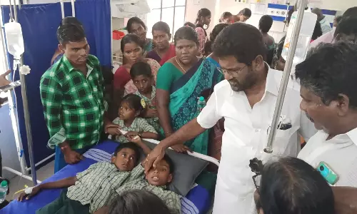 ஆதிதிராவிட நலப் பள்ளியில் மாணவ மாணவிகளுக்கு வாந்தி, மயக்கம்