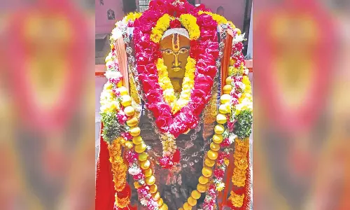 தஞ்சை ராகவேந்திர சுவாமிக்கு ஆவணி மாத வழிபாடு