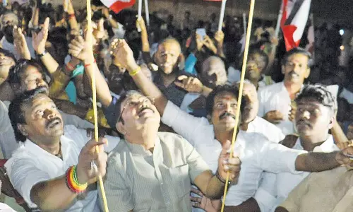 தஞ்சையில் அ.ம.மு.க. கொடியேற்று விழா