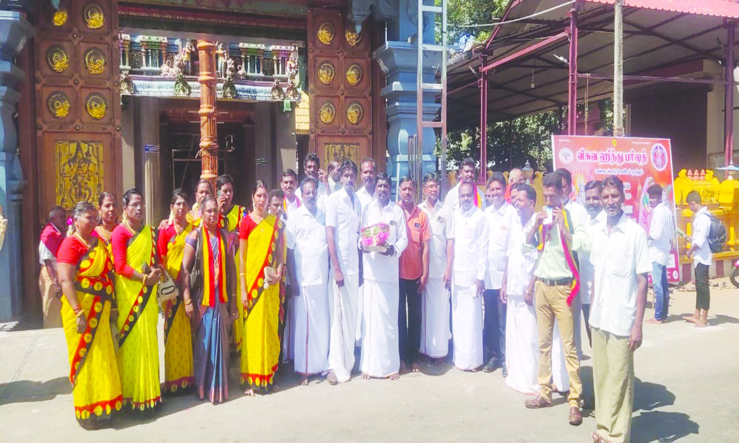 விஜயகாந்த் பிறந்த நாளையொட்டி குமரி கிழக்கு மாவட்ட தே.மு.தி.க. சார்பில் மும்மத கோவில்களில் சிறப்பு வழிபாடு மாவட்ட செயலாளர் அமுதன் தலைமையில் நடந்தது விஜயகாந்த் பிறந்த நாளையொட்டி குமரி கிழக்கு மாவட்ட தே.மு.தி.க. சார்பில் மும்மத கோவில்களில் சிறப்பு வழிபாடு மாவட்ட செயலாளர் அமுதன் தலைமையில் நடந்தது