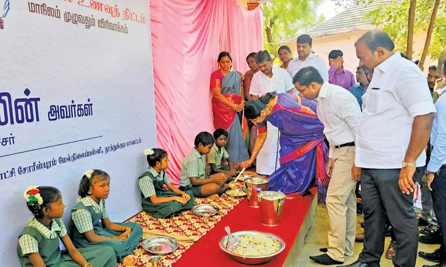 தூத்துக்குடி மாவட்டத்தில் 524 பள்ளிகளில் காலை உணவு திட்டம்-கனிமொழி எம்.பி. தொடங்கி வைத்தார் தூத்துக்குடி மாவட்டத்தில் 524 பள்ளிகளில் காலை உணவு திட்டம்-கனிமொழி எம்.பி. தொடங்கி வைத்தார்