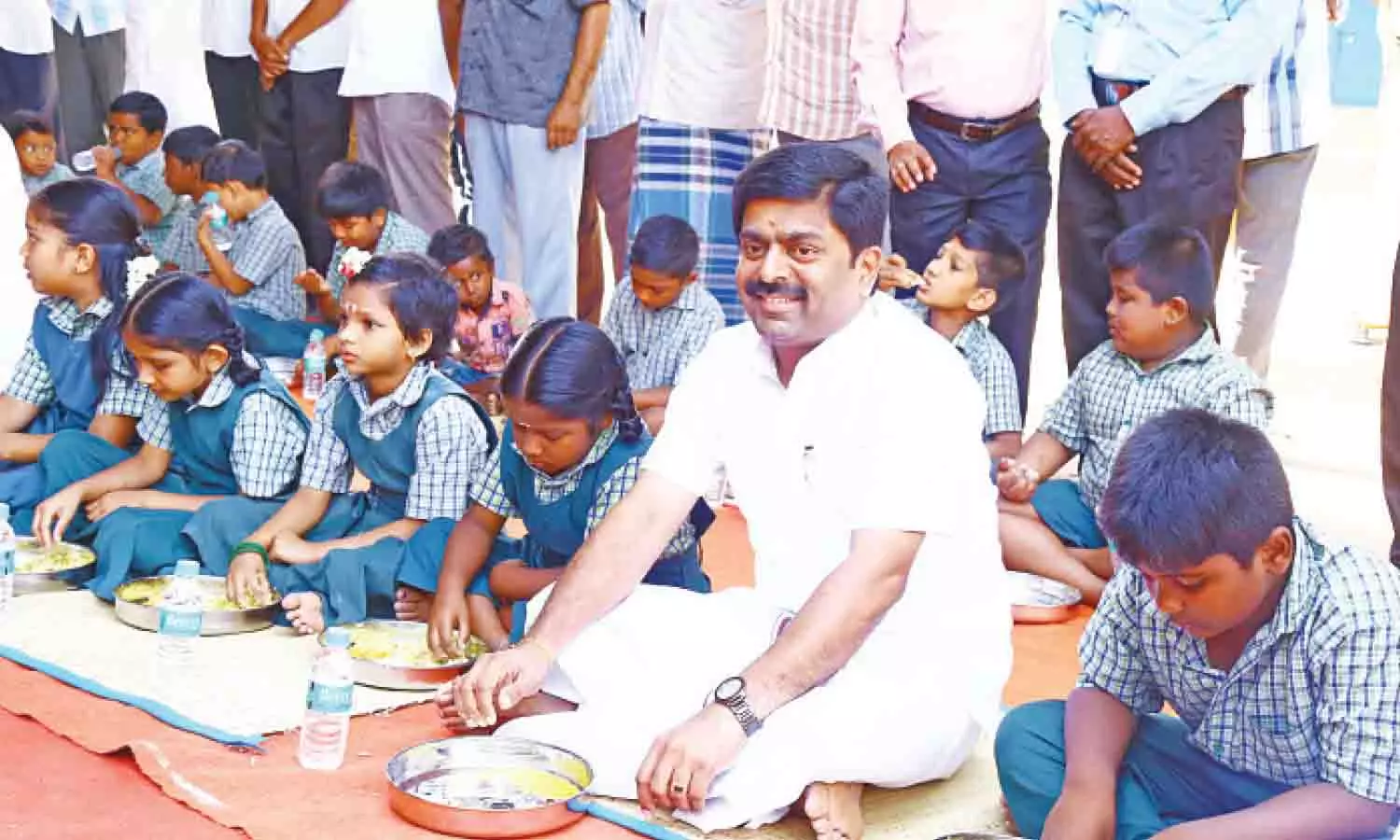 திருப்பூர் மாவட்டத்தில் 1081 பள்ளிகளில் 75,482 மாணவர்களுக்கு காலை உணவு- அமைச்சர் மு.பெ.சாமிநாதன் தொடங்கி வைத்தார் திருப்பூர் மாவட்டத்தில் 1081 பள்ளிகளில் 75,482 மாணவர்களுக்கு காலை உணவு- அமைச்சர் மு.பெ.சாமிநாதன் தொடங்கி வைத்தார்