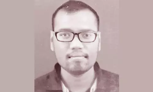 ஸ்ரீபெரும்புதூர் அருகே லாரி சக்கரத்தில் சிக்கி தனியார் நிறுவன அதிகாரி பலி