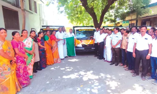 திருச்செங்கோடு நகராட்சிக்கு  40 குப்பை சேகரிக்கும் வாகனங்கள்