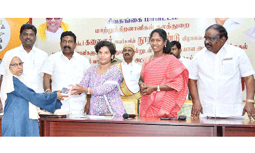 நலத்திட்ட உதவிகளை கலெக்டர் வழங்கல்