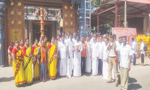 விஜயகாந்த் பிறந்த நாளையொட்டி குமரி கிழக்கு மாவட்ட தே.மு.தி.க. சார்பில் மும்மத கோவில்களில் சிறப்பு வழிபாடு மாவட்ட செயலாளர் அமுதன் தலைமையில் நடந்தது