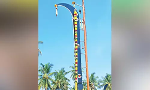 கருப்பண்ண சாமி கோவிலில் 18 அடி உயர அரிவாள் வைத்து சிறப்பு பூஜை