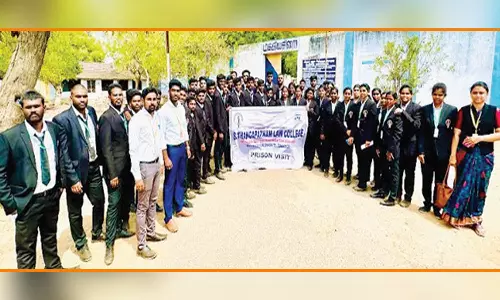 பாளை சிறைச்சாலையை பார்வையிட்ட சட்டக்கல்லூரி மாணவ- மாணவிகள்