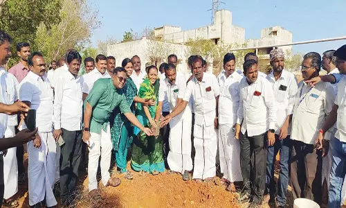 ஆலங்குளம் அருகே தி.மு.க. சார்பில் மரம் நடும் விழா