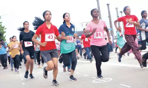 எய்ட்ஸ் கட்டுப்பாட்டு சங்கம் சார்பில் விழிப்புணர்வு மாரத்தான் போட்டி