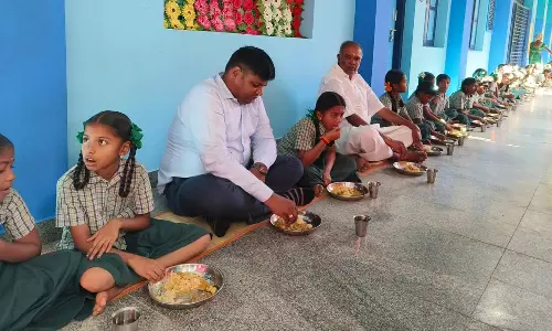 முதல்-அமைச்சரின் காலை உணவு திட்டம் தொடக்கம்: நெல்லை மாவட்டத்தில் 17,444 மாணவ, மாணவிகள் பயனடைவார்கள்- ராதாபுரத்தில் தொடங்கி வைத்து சபாநாயகர் பேச்சு