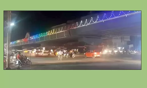 அலுவலக நேரங்களில் நெரிசலில் திணறும் காளவாசல், அரசரடி சிக்னல்கள்