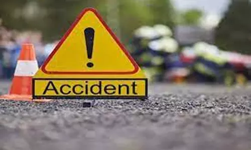 லாரி மோதி மூதாட்டி-வாலிபர் பலி