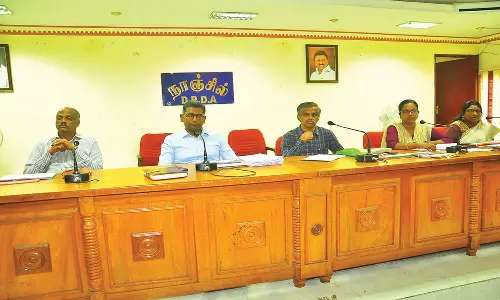 தடை செய்யப்பட்ட குஞ்சு மீன்களை பிடித்து வந்தால் படகுகள் பறிமுதல் செய்யப்படும் மீனவர் குறைதீர்க்கும் கூட்டத்தில் அதிகாரி எச்சரிக்கை