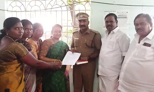 முதல்-அமைச்சரை அவதூறாக பேசிய  அ.தி.மு.க -வினர்  மீது நடவடிக்கை எடுக்ககோரி மனு