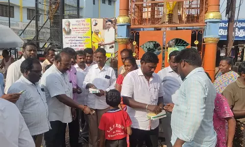 ஐகோர்ட் தீர்ப்பு எதிரொலி- பொன்னேரியில் அதிமுகவினர் கொண்டாட்டம்