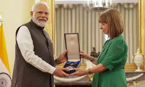 கிரீஸ் நாட்டின் உயரிய விருது பிரதமர் மோடிக்கு வழங்கப்பட்டது
