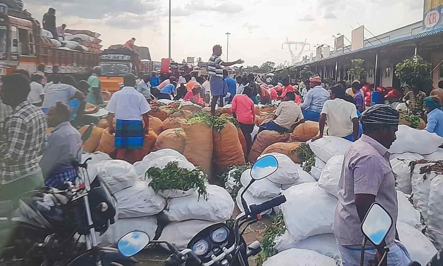ஓணம் பண்டிகைக்காக ஒட்டன்சத்திரம் மார்க்கெட்டில் ரூ.5 கோடிக்கு வர்த்தகம்