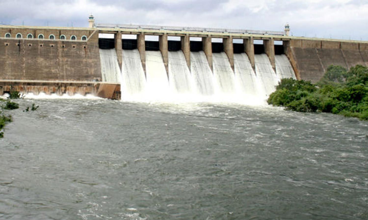 பவானிசாகர் அணையில் இருந்து கீழ்பவானி வாய்க்காலில் தண்ணீர் திறப்பு 1,800 கன அடியாக அதிகரிப்பு