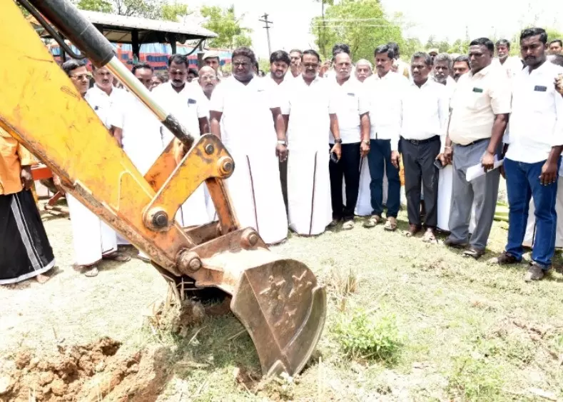 ரூ.2 கோடியில் வளர்ச்சித் திட்டப் பணிகள் ரூ.2 கோடியில் வளர்ச்சித் திட்டப் பணிகள்