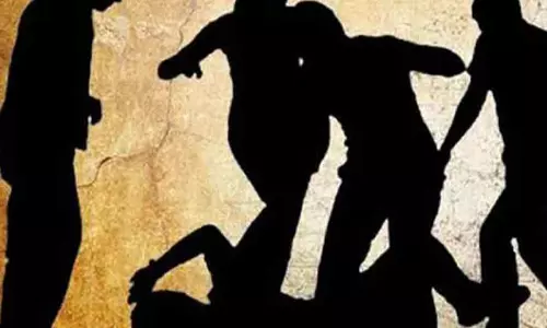 புதுச்சேரியில் அரசு பல்கலைக்கூட மாணவர்கள் திடீர் மோதல்- போலீசார் குவிப்பு