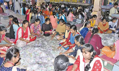 பழனி முருகன் கோவிலில் உண்டியல் காணிக்கை மூலம் ரூ.2¾ கோடி வருவாய்