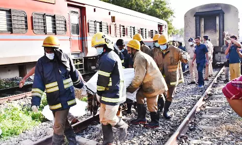 மதுரை ரெயில் தீ விபத்தில் பெண்கள் உள்பட 20 பேர் படுகாயம்