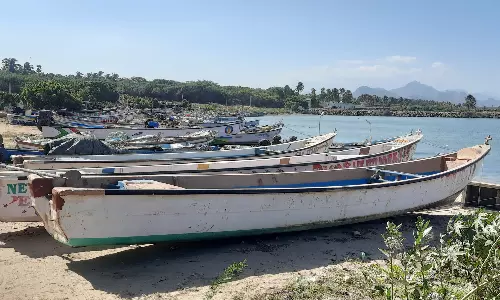 சின்னமுட்டத்தில் மீனவர்கள் இன்று 3-வது நாளாக வேலை நிறுத்த போராட்டம்