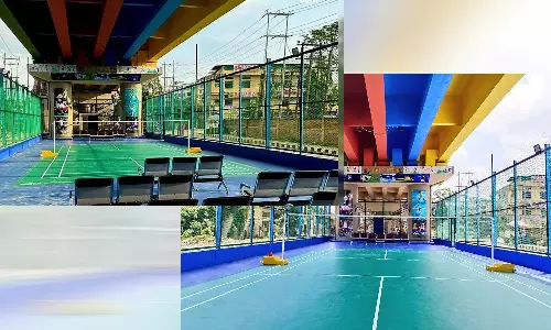அசாமில் ரெயில்வே மேம்பாலத்திற்கு கீழ் கண்ணைக் கவரும் வகையில் பேட்மிண்டன் மைதானம்
