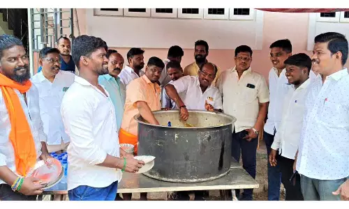 வேளாங்கண்ணி பாதயாத்திரை பக்தர்களுக்கு அன்னதானம்