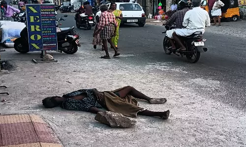 தக்கலை அருகே போதையில் தள்ளாடும் குடிமகன்களால் பயணிகள்-பொது மக்கள் கடும் அவதி