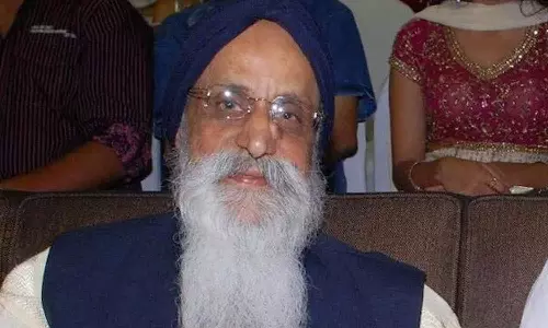 யே காளி-காளி ஆங்கேன் பாடலாசிரியர் தேவ் கோஹ்லி காலமானார்