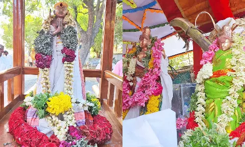 ஆவணி மூலத்திருவிழாவின் சிகர நிகழ்ச்சி: கருவூர் சித்தருக்கு காட்சி கொடுத்த நெல்லையப்பர்-காந்திமதி அம்பாள்