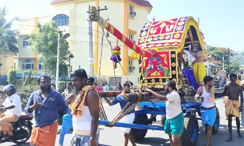 திருப்பரங்குன்றத்தில் இருந்து புறப்பட்ட முருகப்பெருமான்