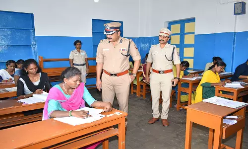 கடலூரில் 4 மையங்களில் சப்-இன்ஸ்பெக்டர் பணிக்கான எழுத்து தேர்வு:போலீஸ் ஐ.ஜி., சூப்பிரண்டு நேரில் ஆய்வு