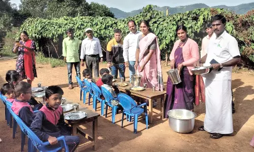 அரவேணுவில் பள்ளி மாணவர்களுக்கு காலை உணவு திட்டம் தொடக்கம்