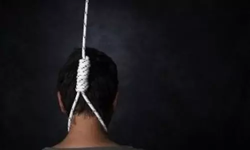 வாலிபர் தூக்குபோட்டு தற்கொலை