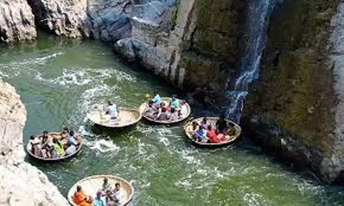 நீர்வரத்து 8 ஆயிரம் கனஅடியாக சரிவு 10 நாட்களுக்கு பிறகு ஒகேனக்கல்லில் இன்று பரிசல் இயக்க அனுமதி