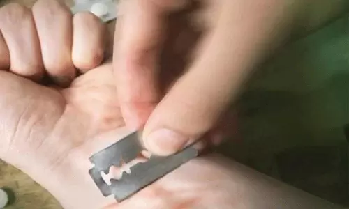 வாலிபர் தற்கொலை முயற்சி