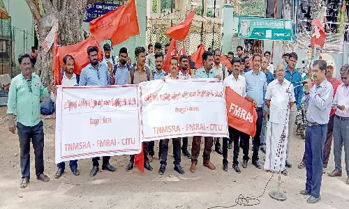 மருந்து, விற்பனை பிரதிநிதிகள் சங்கத்தினர் ஆர்ப்பாட்டம்