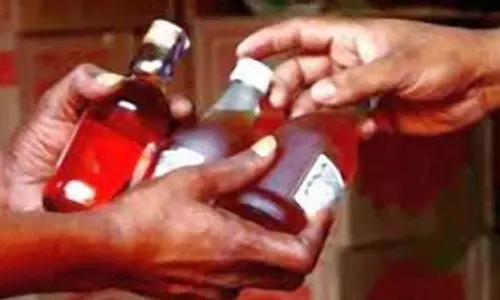 திருட்டுத்தனமாக மது விற்ற 2 பேர் கைது