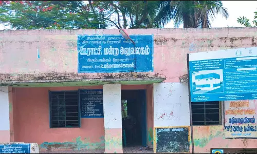ஊராட்சியில் பழுதடைந்த ஊராட்சி மன்ற கட்டிடம்- புதிதாக கட்டி தர பொதுமக்கள் கோரிக்கை