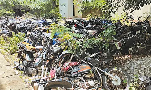 குற்ற வழக்குகளில் பறிமுதல் செய்யப்பட்ட வாகனங்கள் ஏலத்தில் விடப்படுமா?- பொதுமக்கள் எதிர்பார்ப்பு