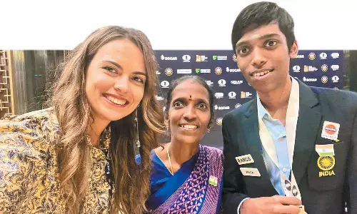 லெஜண்ட் பெற்ற மகனுடன் செல்ஃபி - வைரலாகும் செஸ் புகைப்பட கலைஞரின் நெகிழ்ச்சி பதிவு