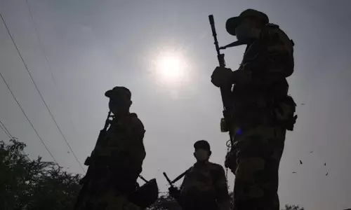 சத்தீஸ்கரில் உள்ள சுக்மாவில் இரண்டு நக்சலைட்டுகள் காவல்துறையிடம் சரண்