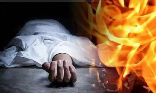 சத்தியமங்கலம் அருகே தீ விபத்தில் முதியவர் உடல் கருகி பலி- பீடி பற்ற வைத்த போது விபரீதம்