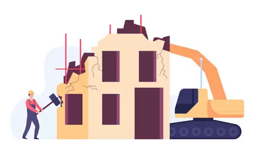 வெள்ளகோவில் ஆரம்ப சுகாதார நிலையத்தில் ஆபத்தான கட்டிடத்தை  இடிக்க கோரிக்கை