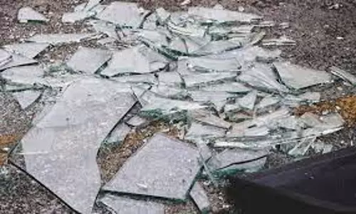 கண்ணாடி துகள்களை விழுங்கிய கைதி